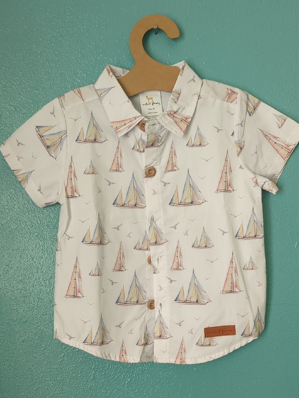 Velvet Fawn white Short-Sleeve Button-Down Shirt with Sailboat Print